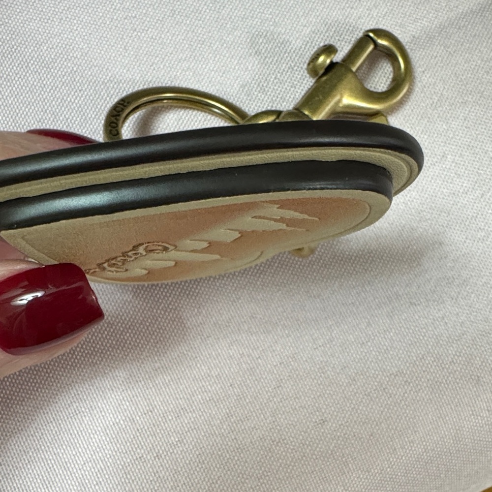 Coach Gold and Cream Heart Keyring limited edition - Jennifer Lopez - Picture 4 of 6